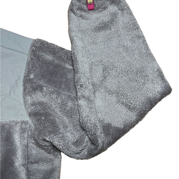 Young Women's JacketGray Fuzzy North Face size 15/16. L/G - Picture 8 of 11
